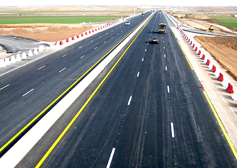 アルジェリア東西高速道路（アルジェリア）